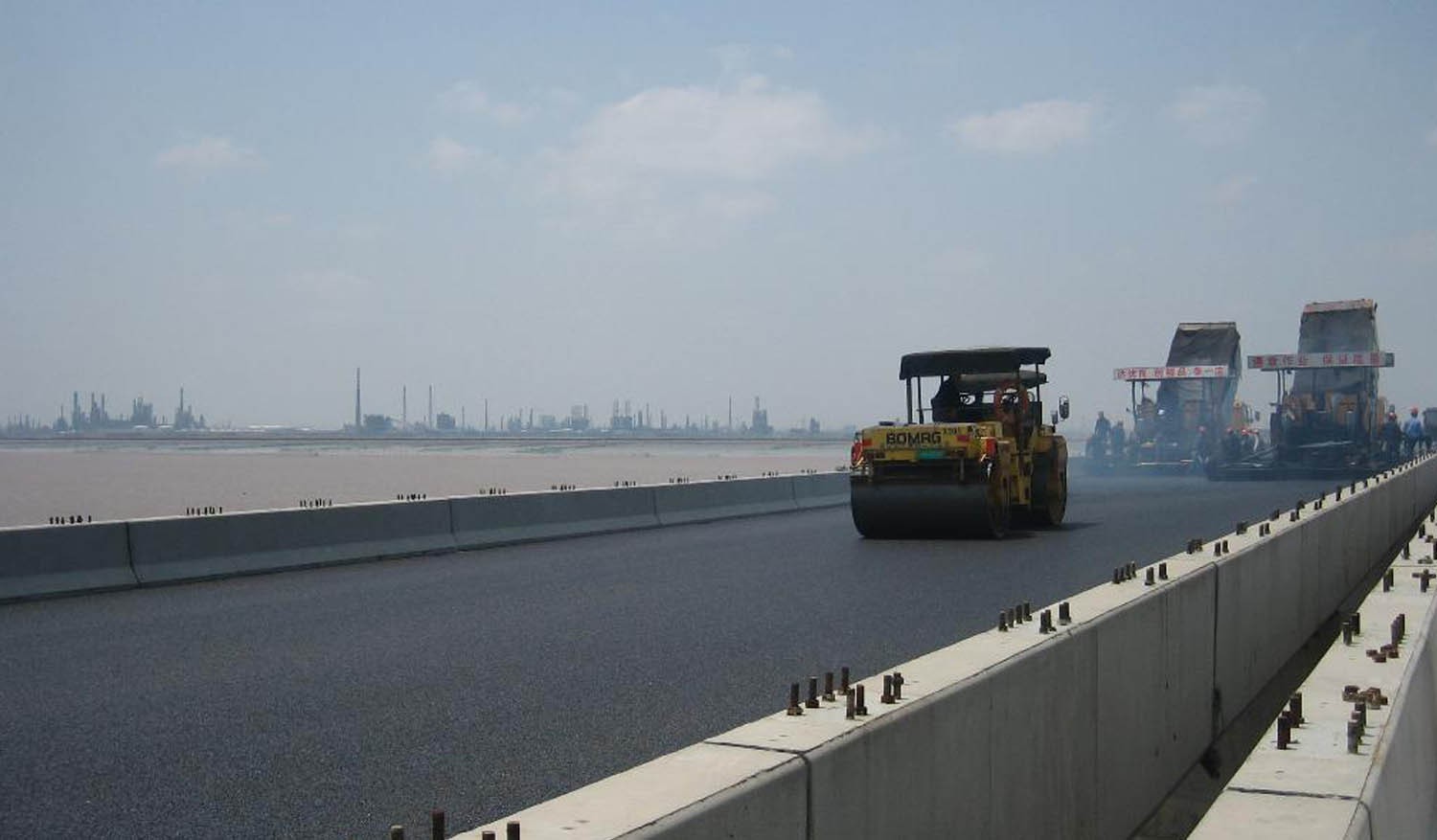 Jalan Tol di RRC menggunakan Asbuton B 5/20