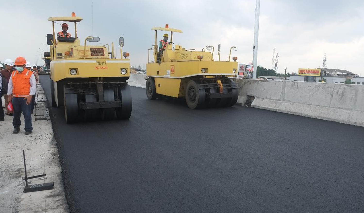 Jalan Tol Becakayu menggunakan Asbuton B 5/20